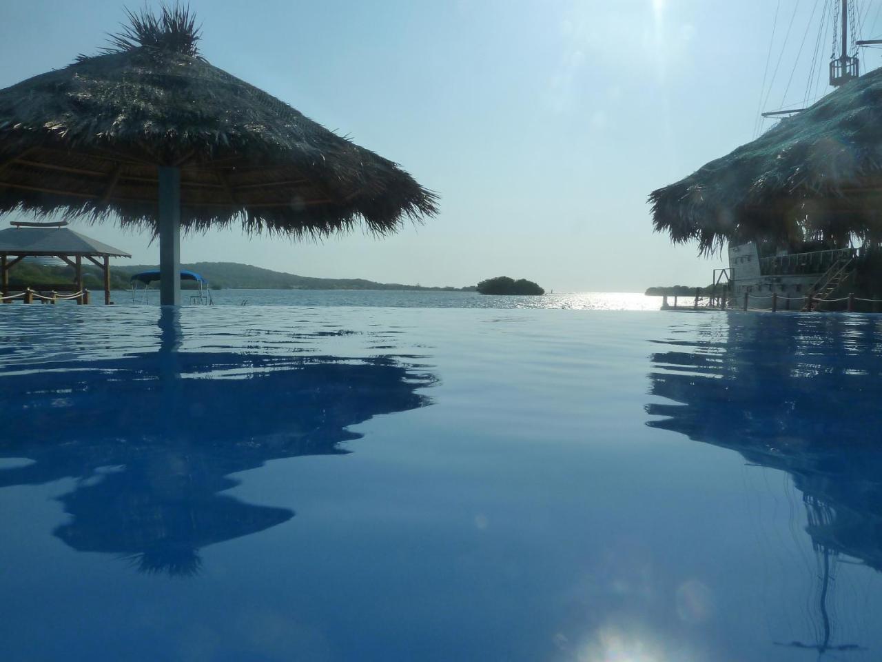 Wikkid Resort Dixon Cove Eksteriør billede