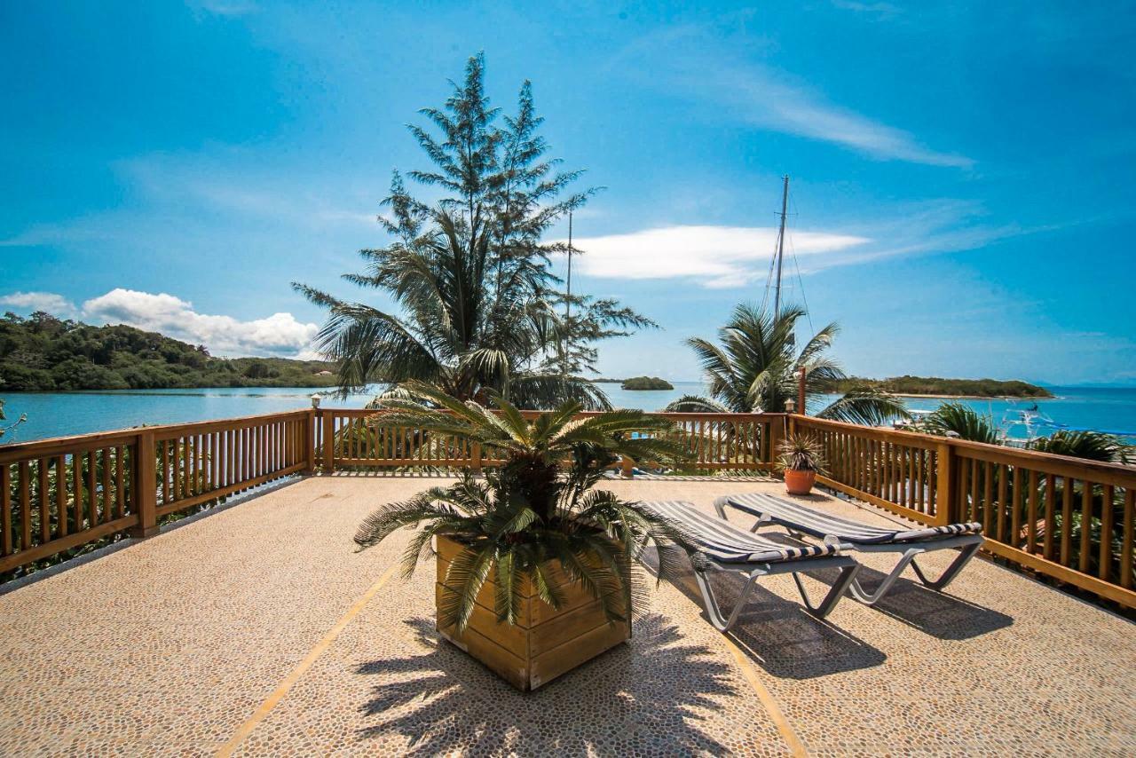 Wikkid Resort Dixon Cove Eksteriør billede